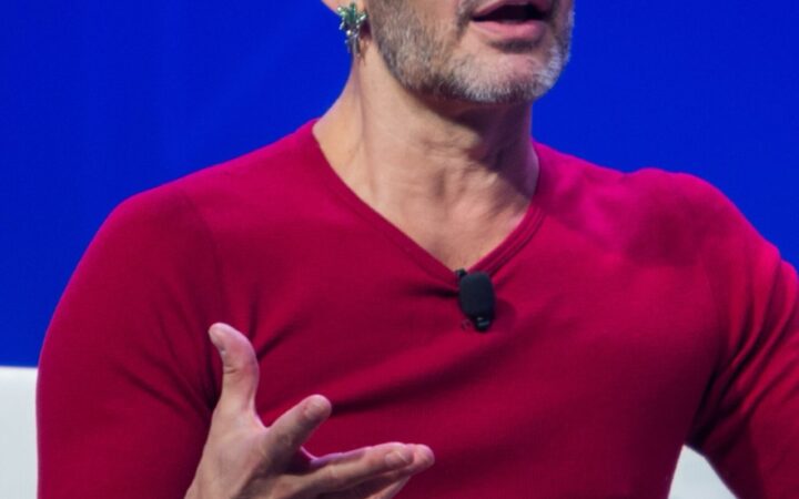 Marc Jacobs tradito da Grindr e orge gay
